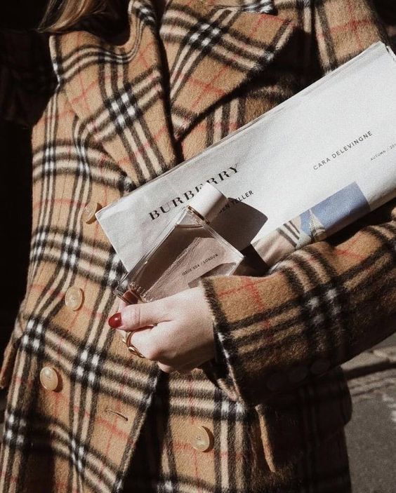 Vẻ Đẹp Vượt Thời Gian: Khám Phá Thế Giới Burberry