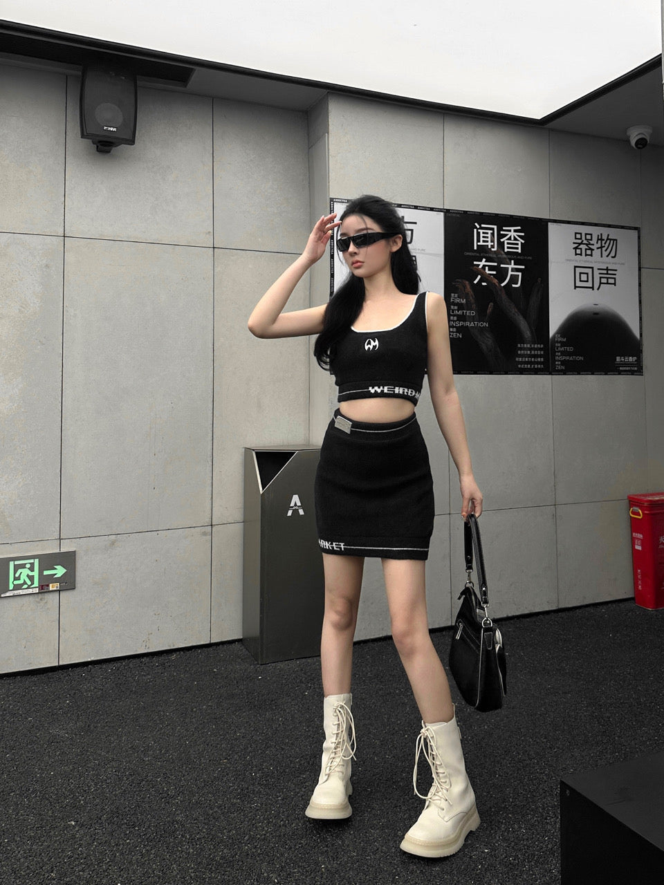 WEIRD MARKET KNIT