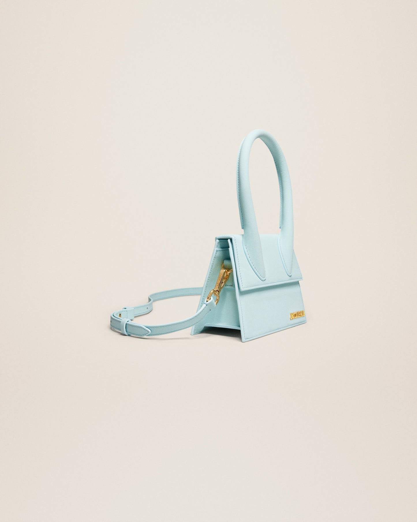 JACQUEMUS BAG LE CHIQUITO MOYEN (18 CM)