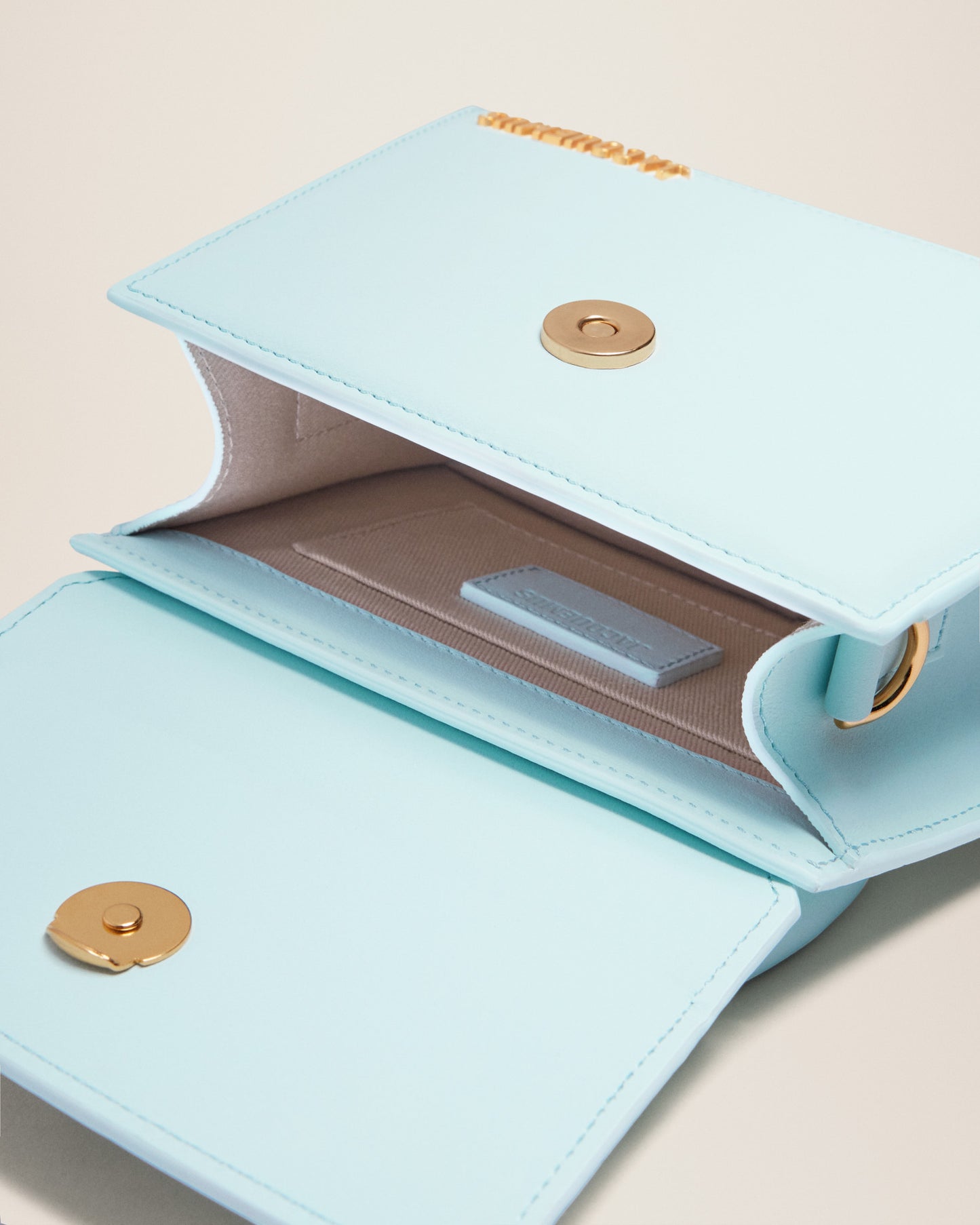 JACQUEMUS BAG LE CHIQUITO MOYEN (18 CM)
