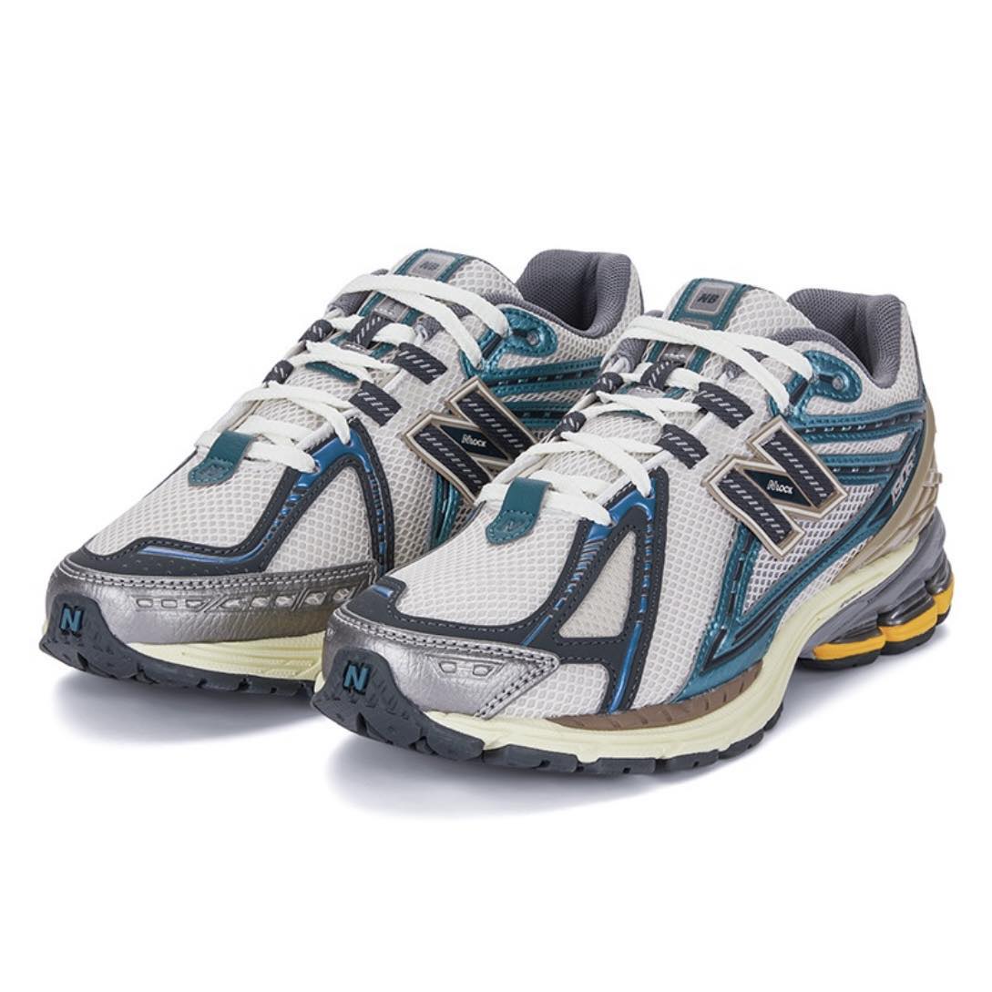 NEW BALANCE SNEAKER 05