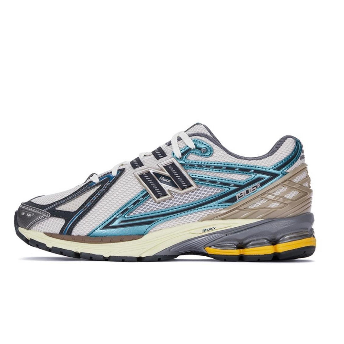 NEW BALANCE SNEAKER 05