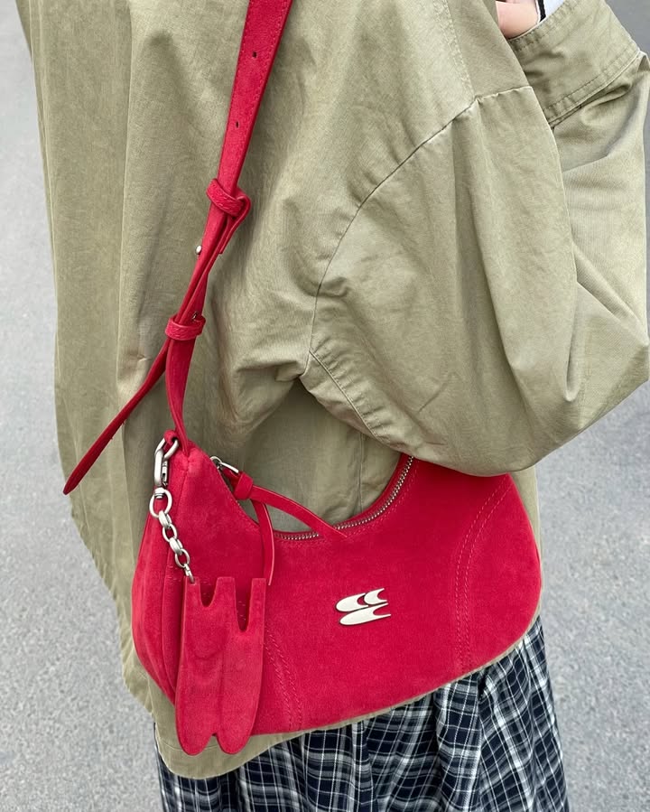 CRYING CENTER BAG 04