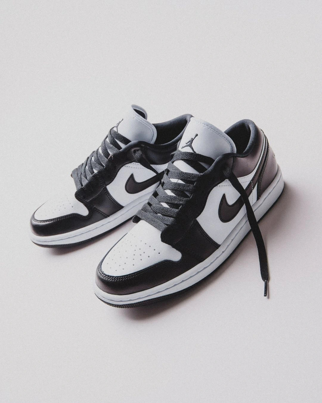 NIKE JORDAN 1 LOW PANDA