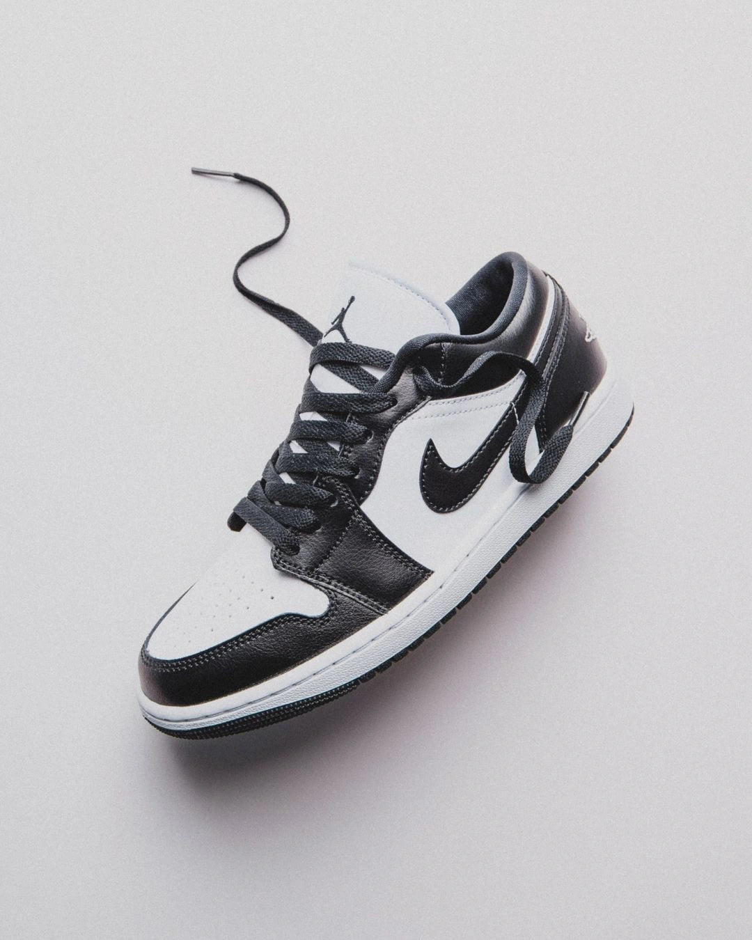 NIKE JORDAN 1 LOW PANDA