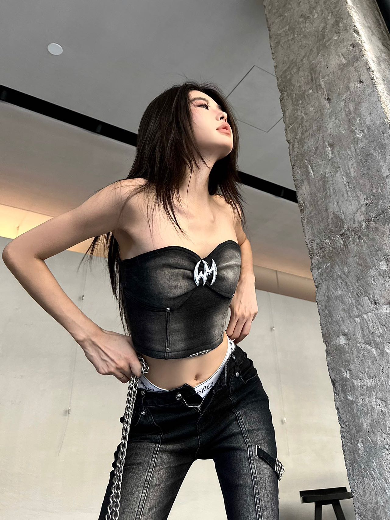WEIRD MARKET TOP