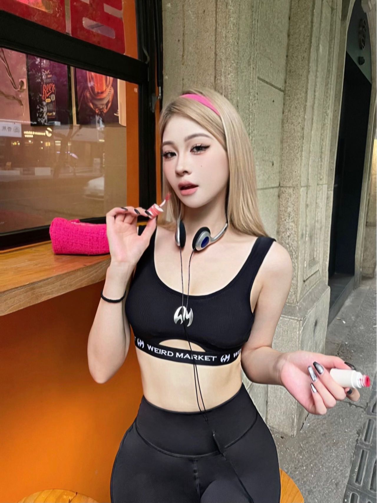 WEIRD MARKET TOP