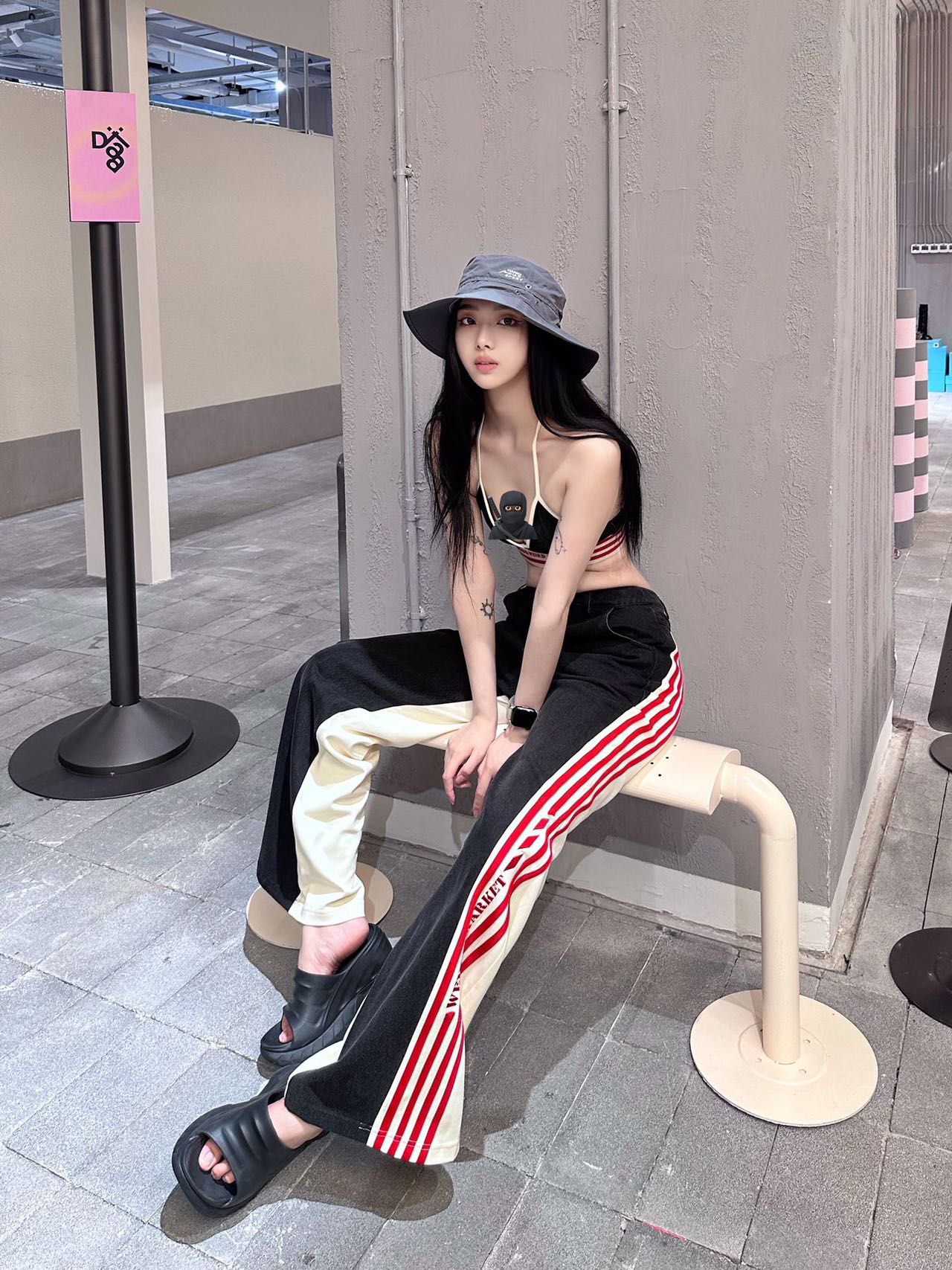 WEIRD MARKET BRA