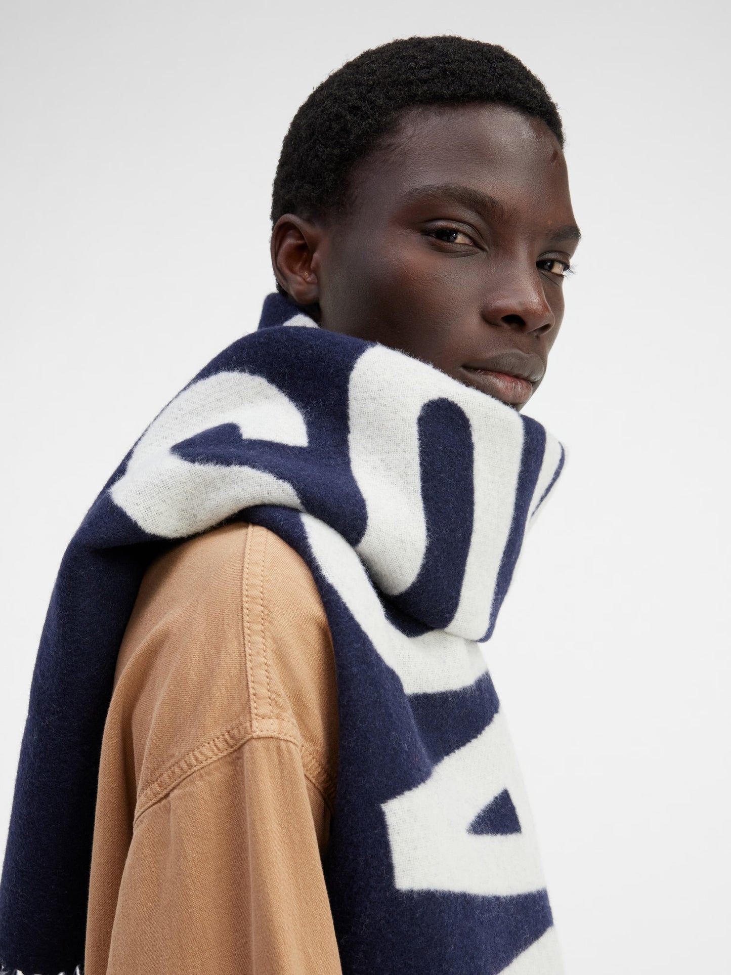 JACQUEMUS SCARF 01