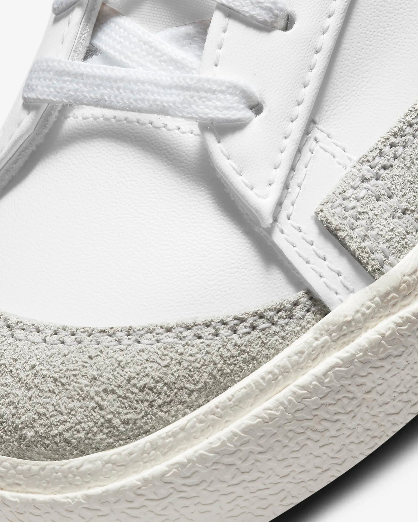 NIKE BLAZER LOW SPLIT