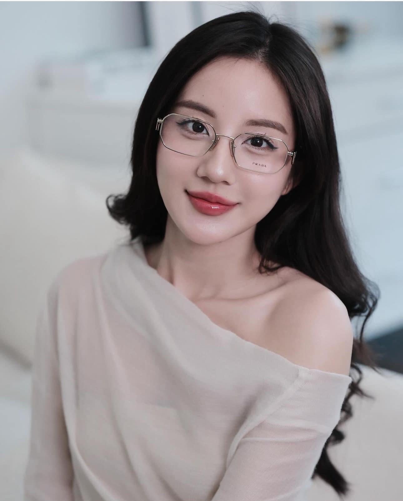 PRADA GLASSES 49