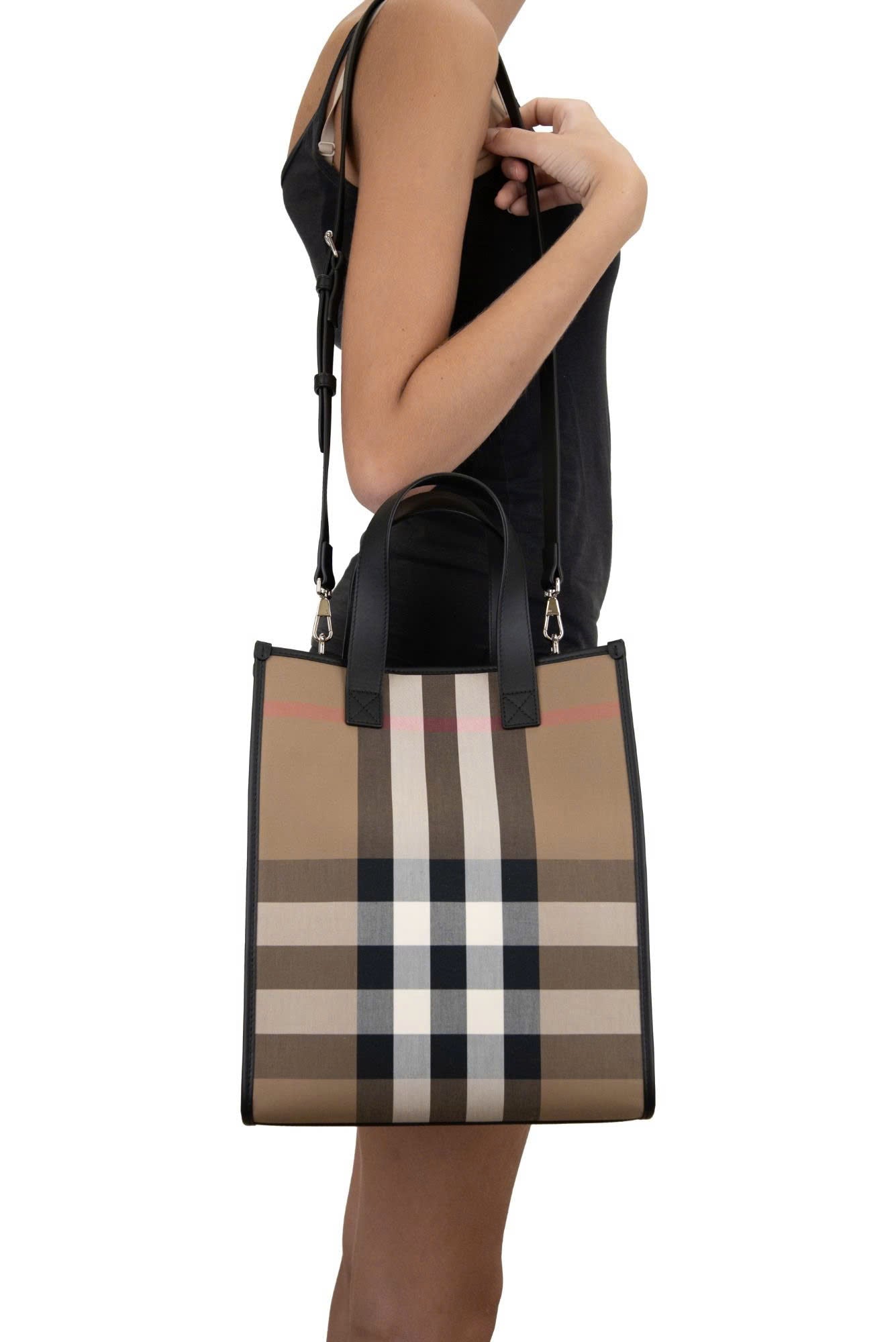 BURBERRY BAG 31