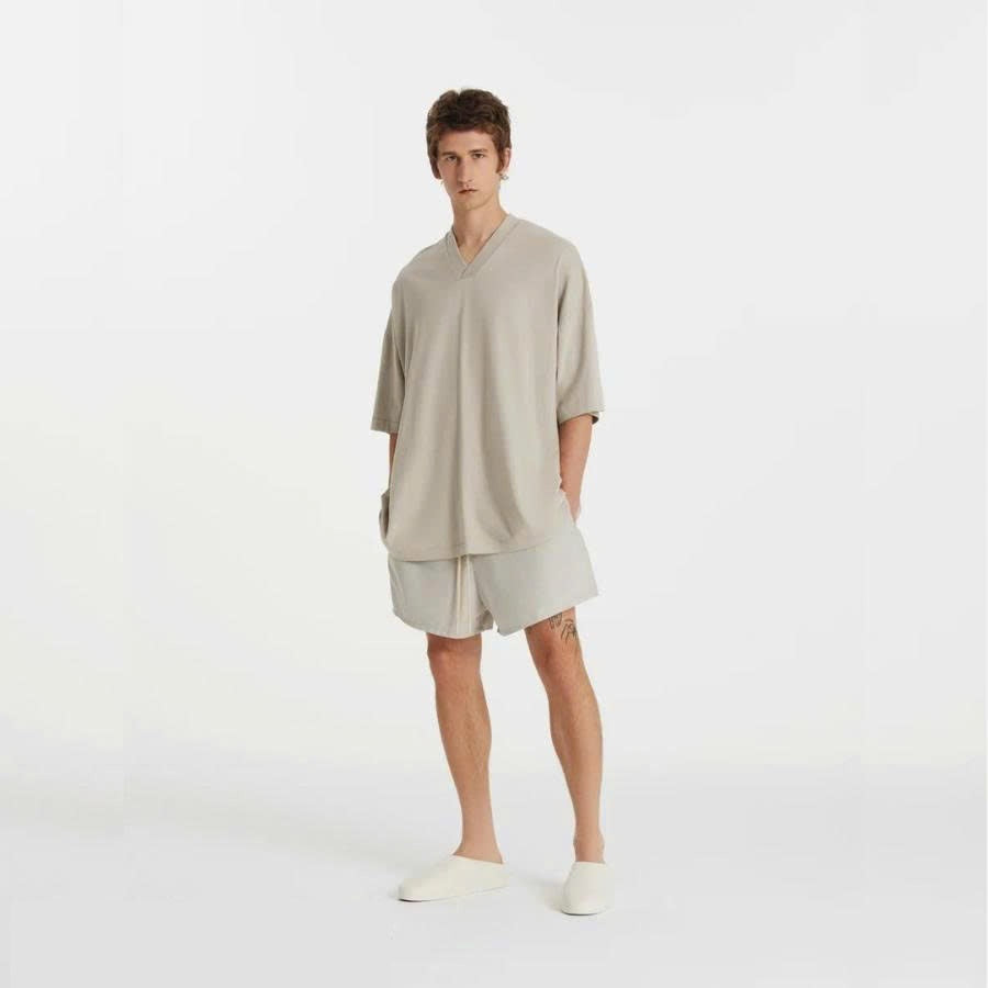 FOG ESSENTIALS T-SHIRT 29 (SILVER CLOUD V-NECK)