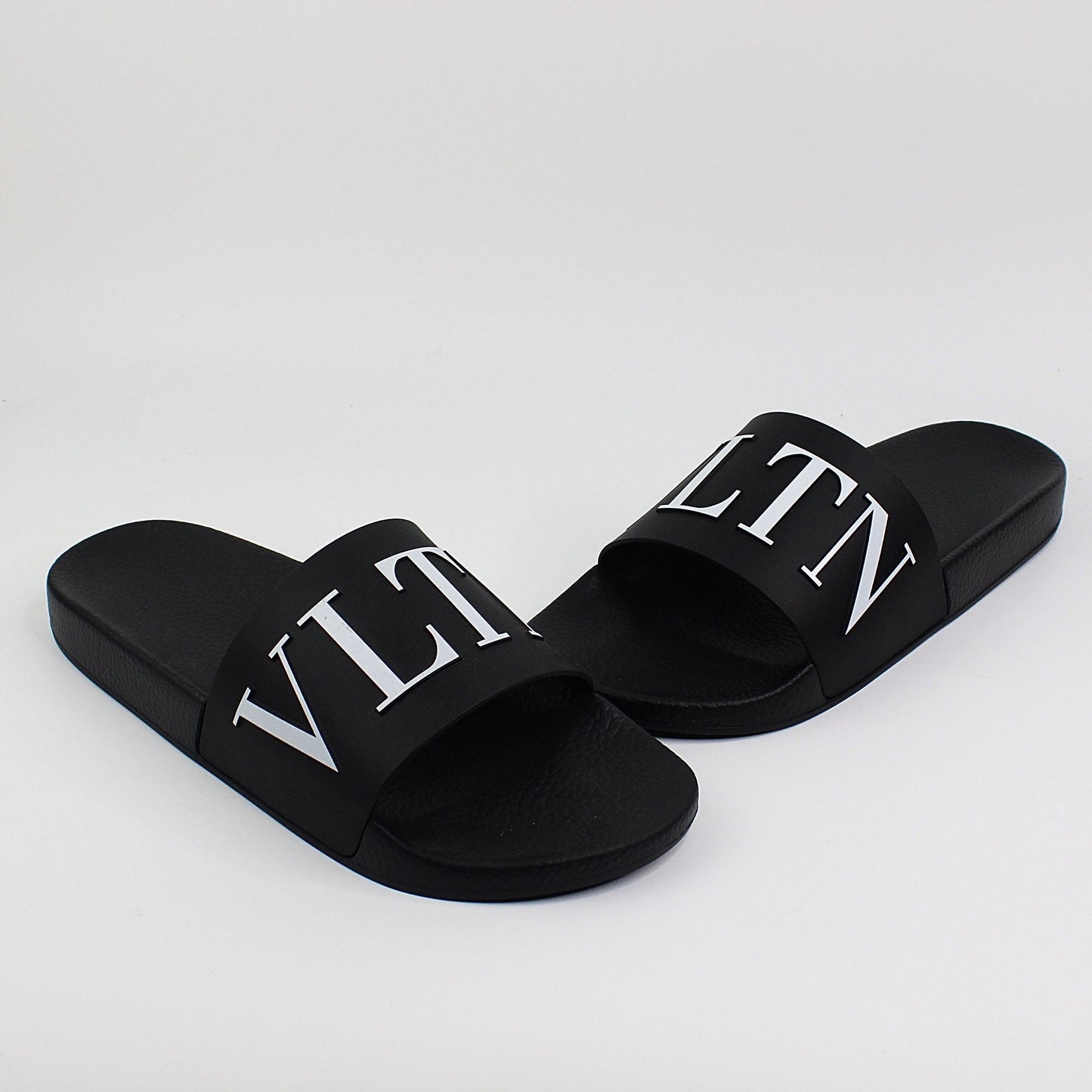 VALENTINO SLIDES 01