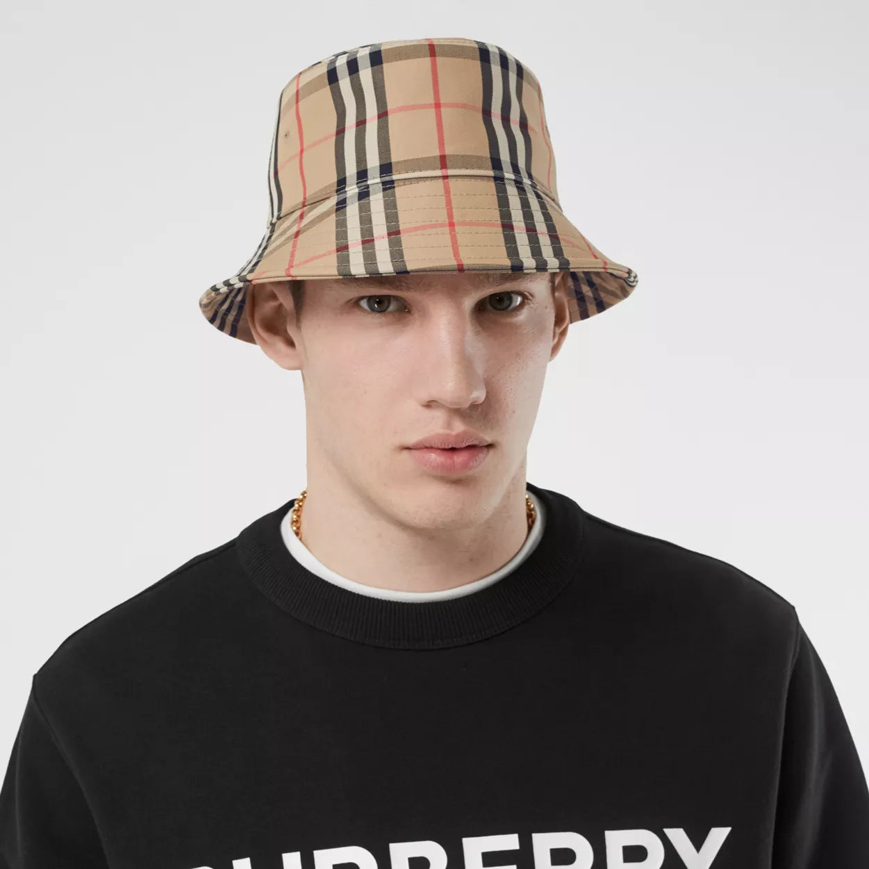 BURBERRY BUCKET HAT 01