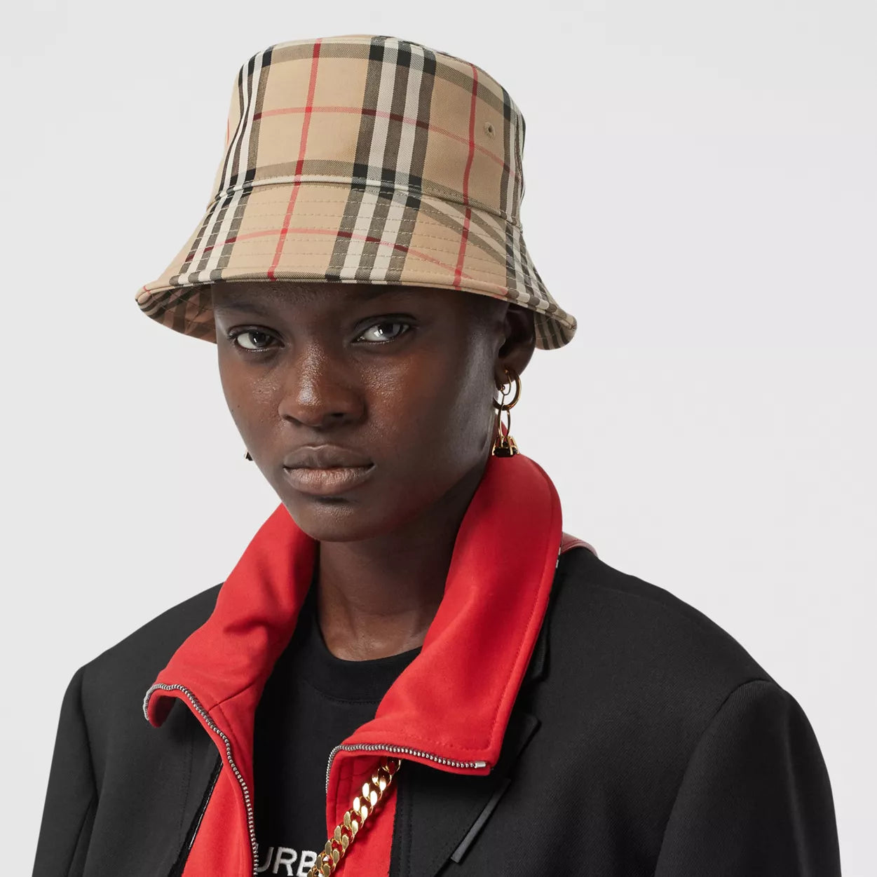 BURBERRY BUCKET HAT 01