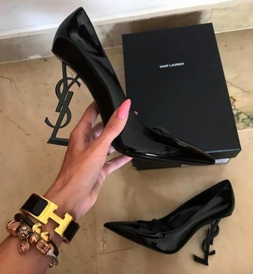 SỰ ĐẲNG CẤP ĐẾN TỪ NHỮNG ĐÔI CAO GÓT SAINT LAURENT