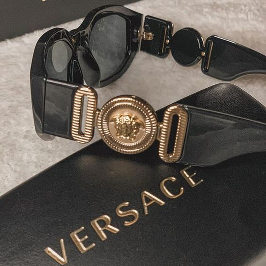 THỜI THƯỢNG VỚI NHỮNG CHIẾC KÍNH CÙNG NHÀ MỐT VERSACE