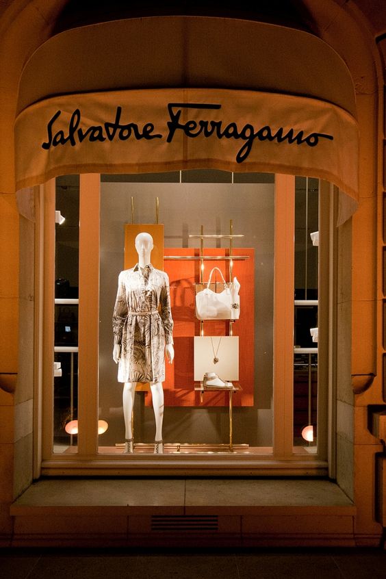 Salvatore Ferragamo: Nghệ Nhân Gắn Liền Với Những Đôi Giày