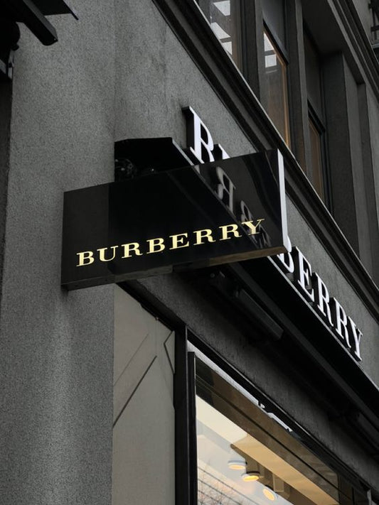 25 Sự Thật Thú Vị Về Burberry: Hành Trình Của Một Biểu Tượng Thời Trang Anh Quốc