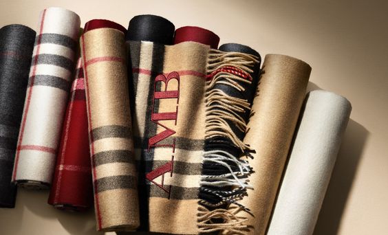 Burberry Và Bộ Sưu Tập Khăn Choàng Cho Mọi Nhà