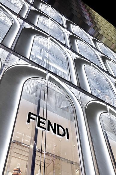 LÂU ĐÀI CỔ CỦA NGÀNH THỜI TRANG CAO CẤP - FENDI