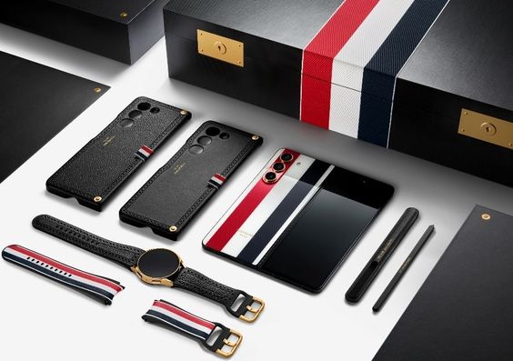 GALAXY Z FOLD 5 x THOM BROWNE: “CÓ TIỀN CHƯA CHẮC ĐÃ MUA ĐƯỢC”