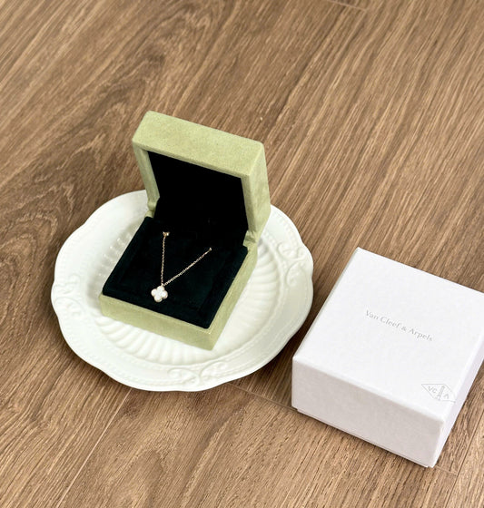VAN CLEEF & ARPELS NECKLACE 001
