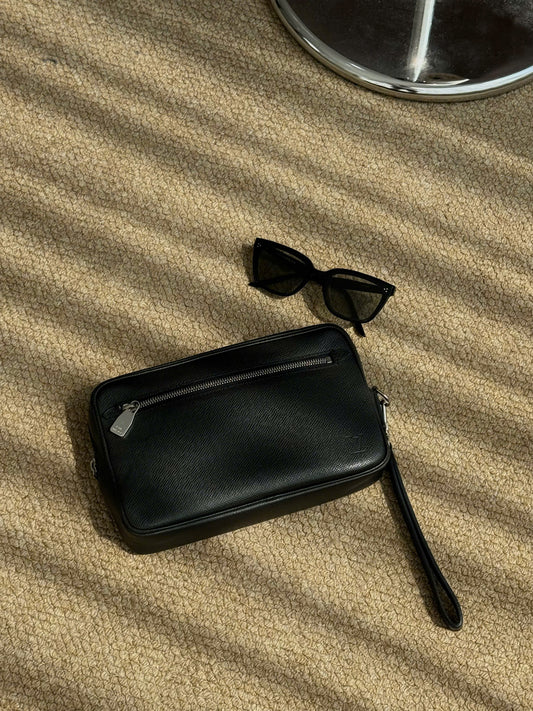 LOUIS VUITTON POUCH 001