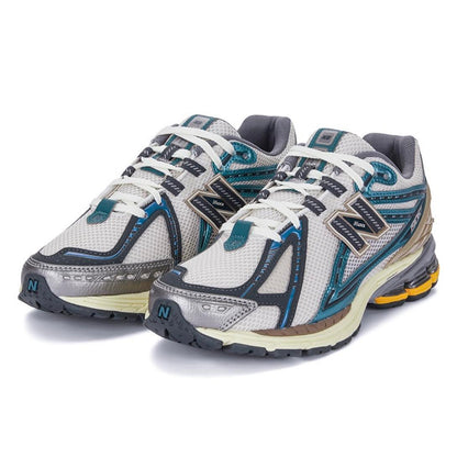 NEW BALANCE SNEAKER 05