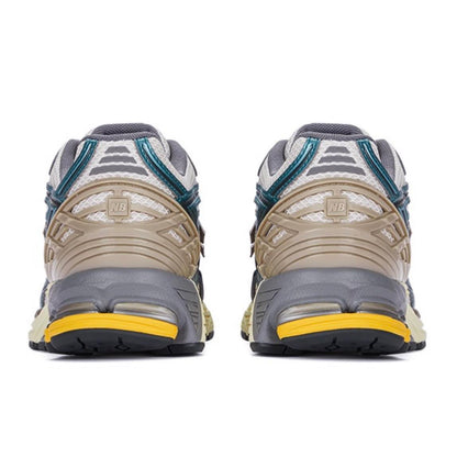 NEW BALANCE SNEAKER 05