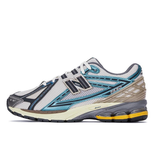 NEW BALANCE SNEAKER 05