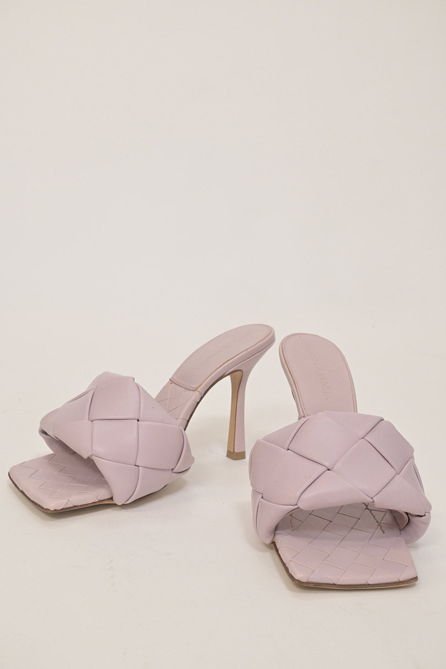 BOTTEGA VENETA SLIDES 01