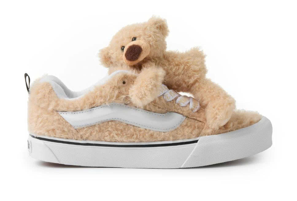 13DE MARZO X VANS SNEAKERS 01