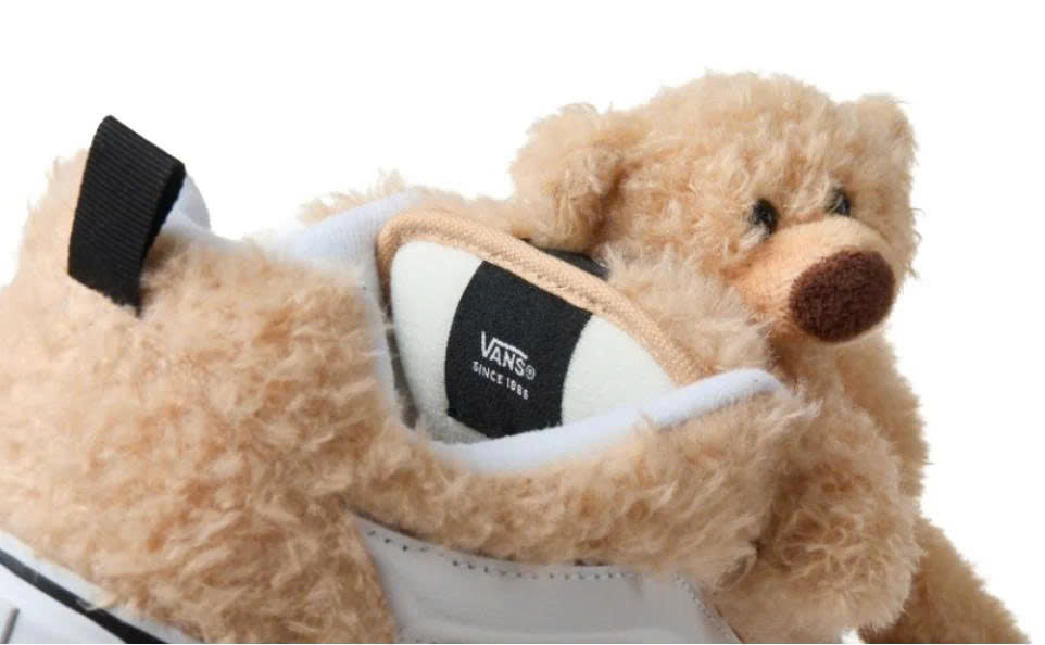 13DE MARZO X VANS SNEAKERS 01