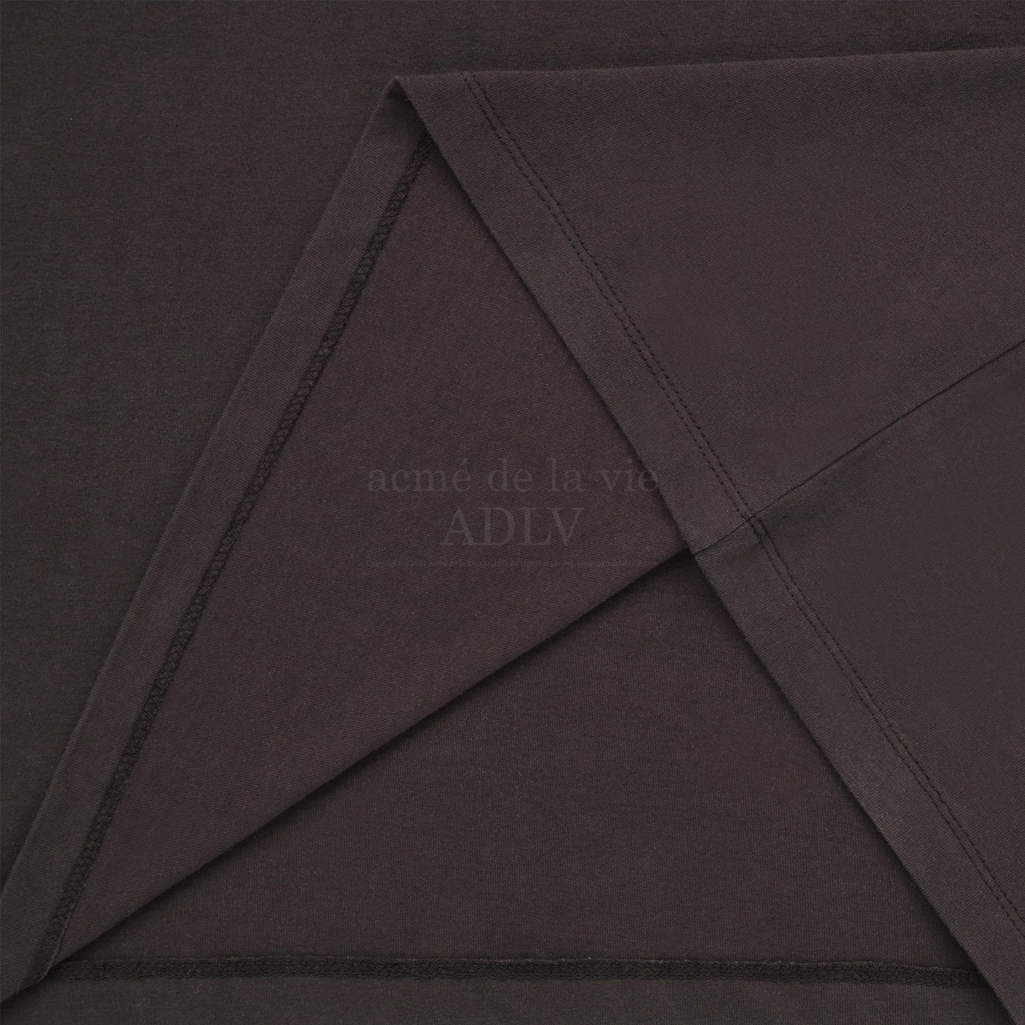 ADLV T-SHIRT