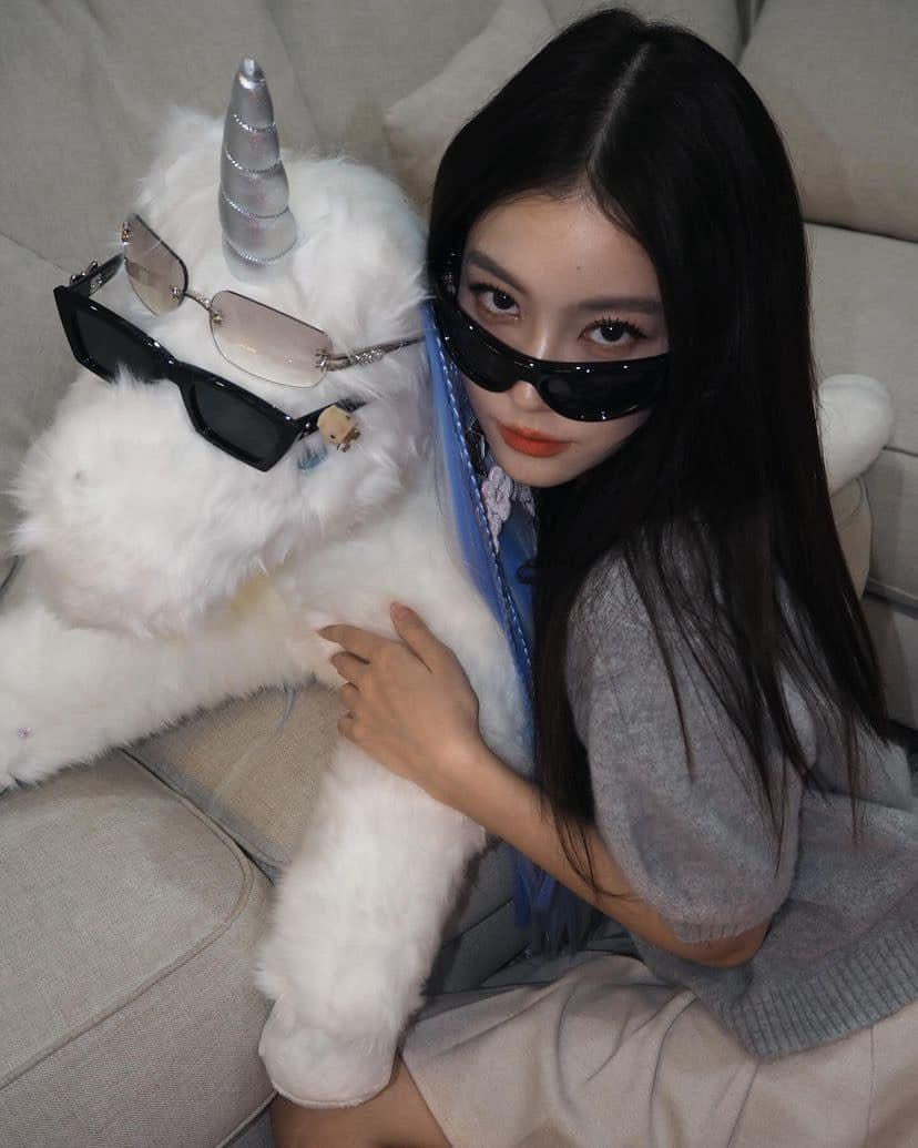 GM X JENNIE CHEVEUX DE NINI 01