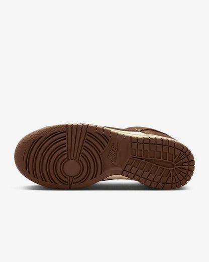 NIKE DUNK SURFACES IN BROWN AND SAIL