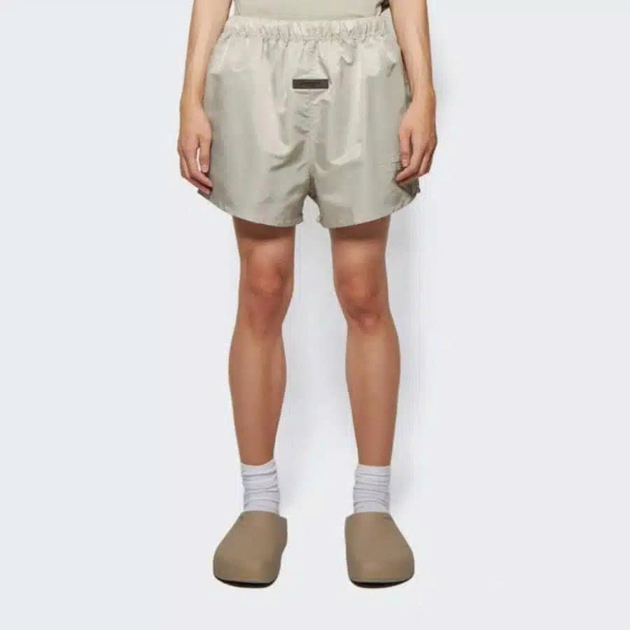 FOG ESSENTIALS SHORT 16 (SMOKE)