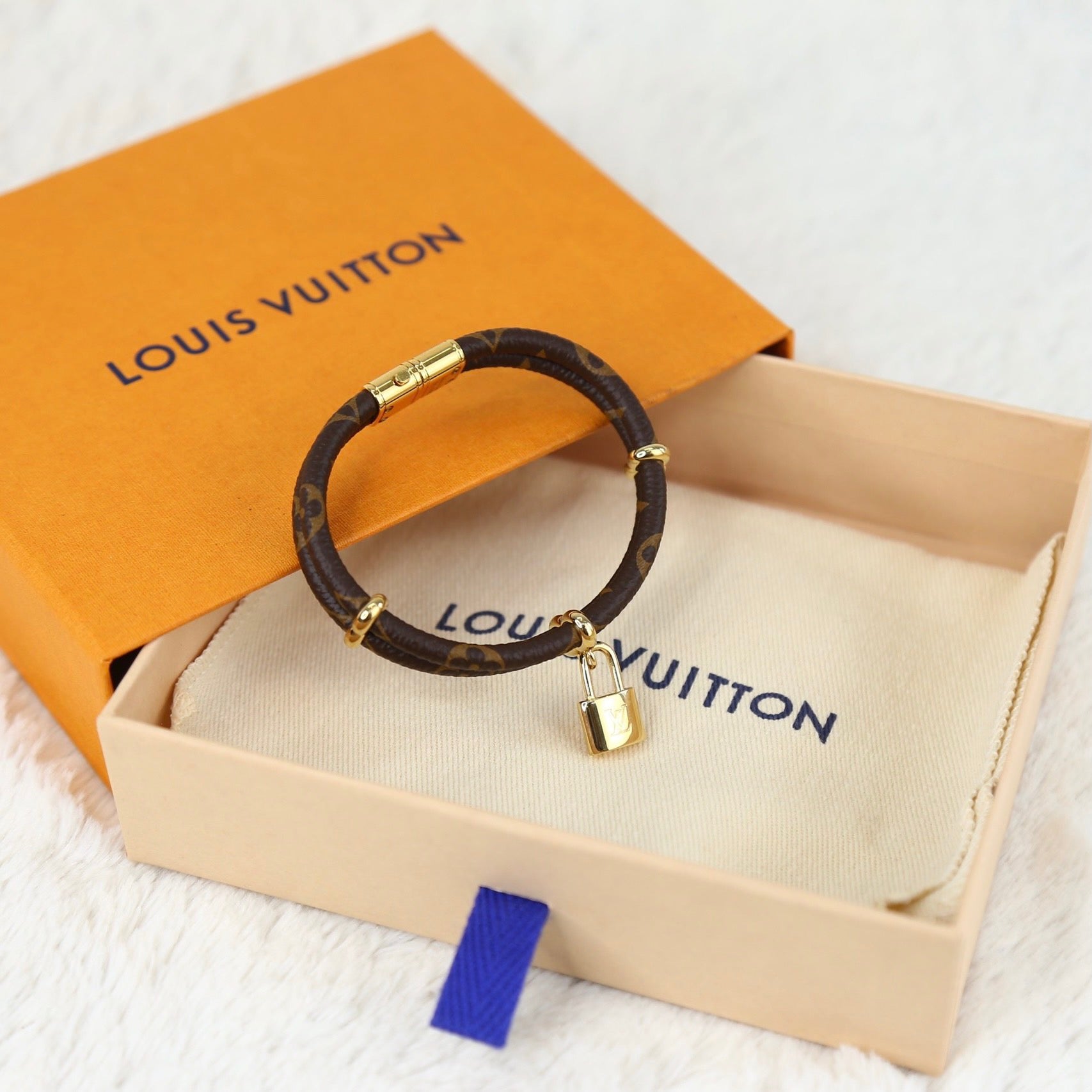 Louis Vuitton M1035F LV Push Bracelet