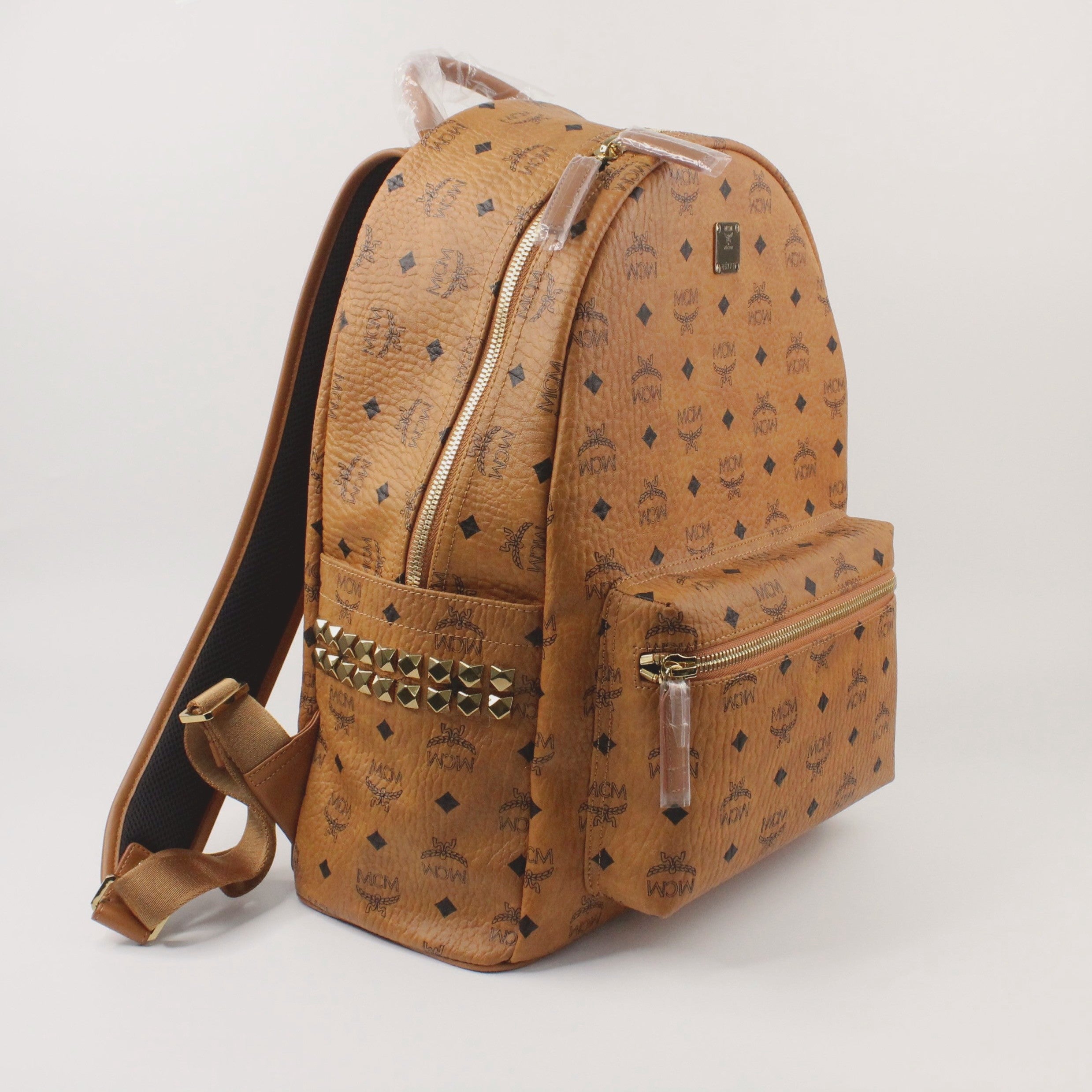 Mcm bag best sale medium size